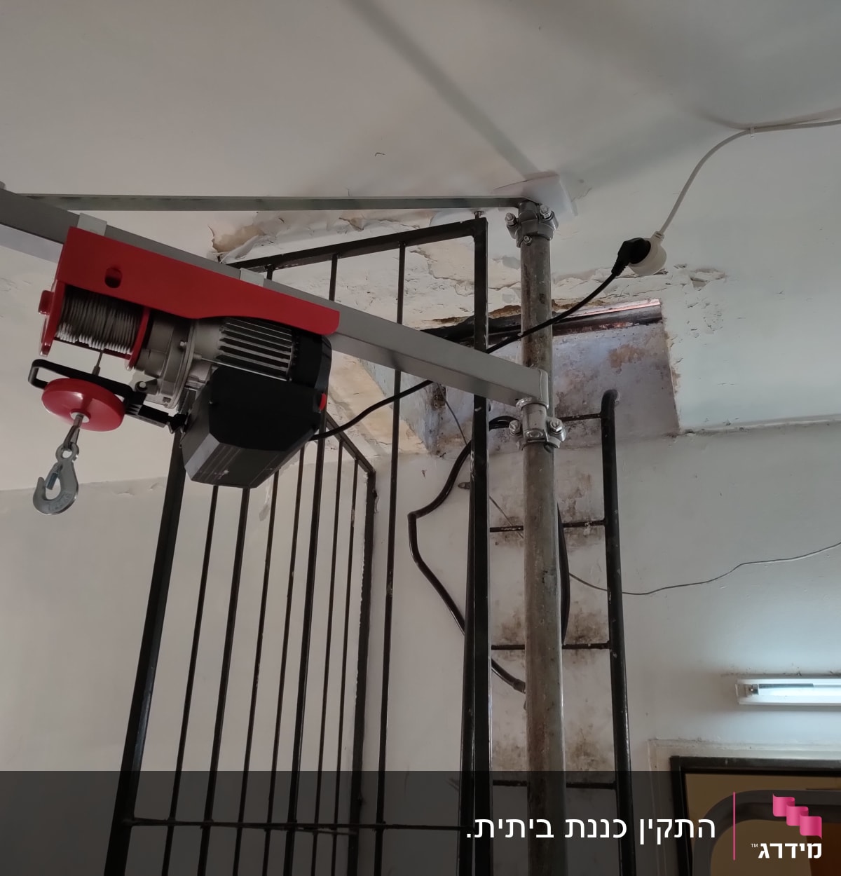 מנוף חשמלי מותקן על תקרה עם וו תלייה